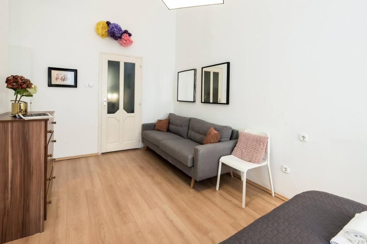 Cosy And Central Apartment With 4 Bedrooms And A/C Будапеща Екстериор снимка