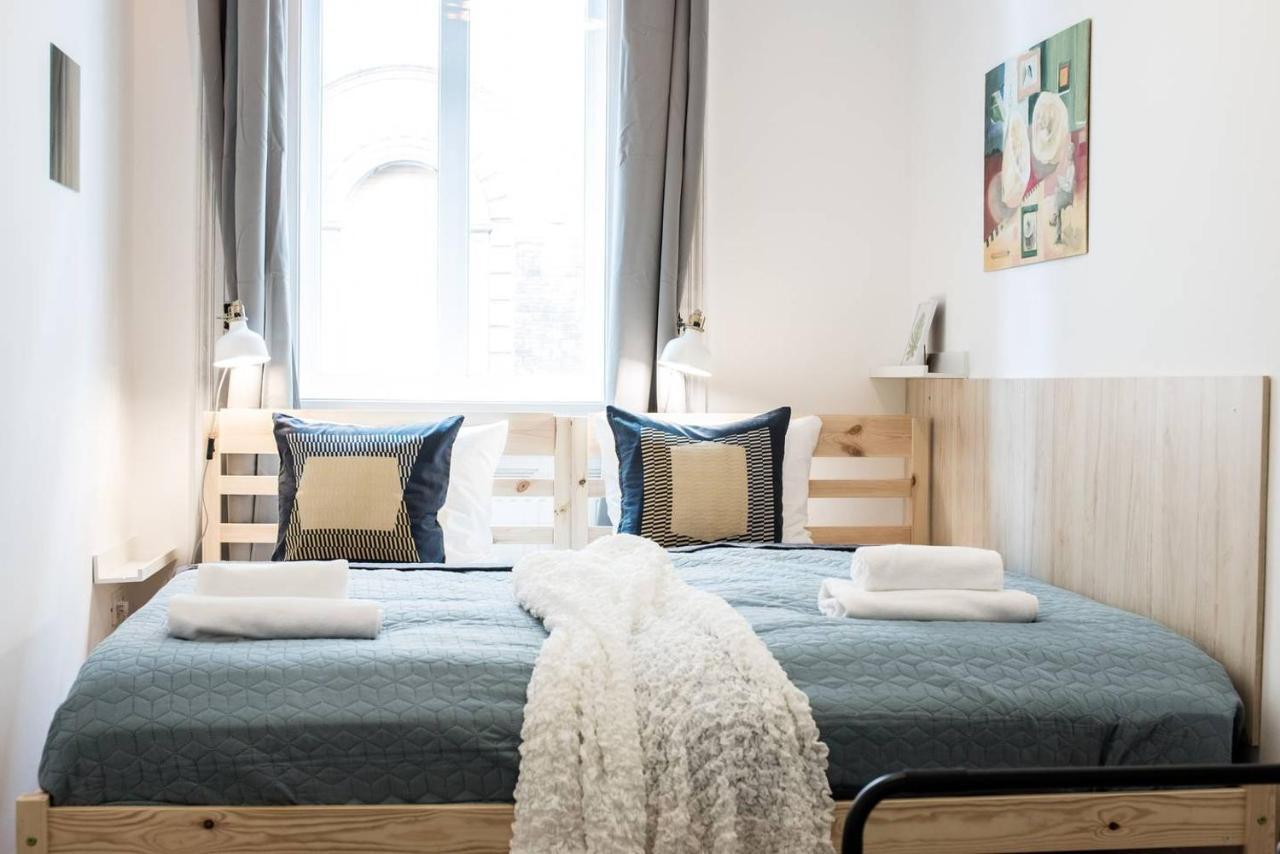 Cosy And Central Apartment With 4 Bedrooms And A/C Будапеща Екстериор снимка
