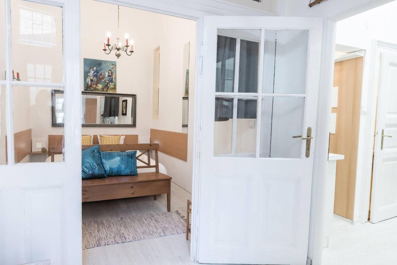 Cosy And Central Apartment With 4 Bedrooms And A/C Будапеща Екстериор снимка